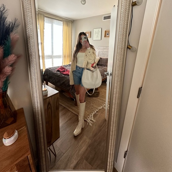 Meet your Posher, Chloe - Picture 1 of 1